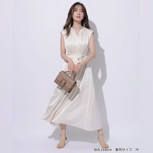 *price firm* Apuweiser-riche no sleeve white dress